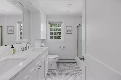 Bath - 7 Ledgemont Dr, Warwick, RI 02886 photo 3 of 5