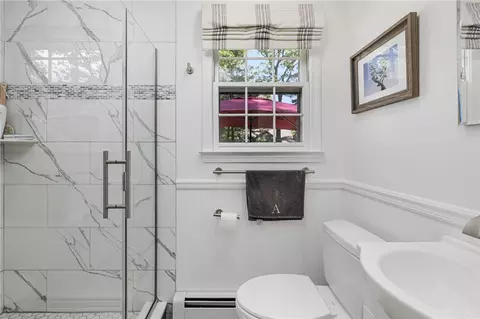 Bath - 7 Ledgemont Dr, Warwick, RI 02886 photo 1 of 5
