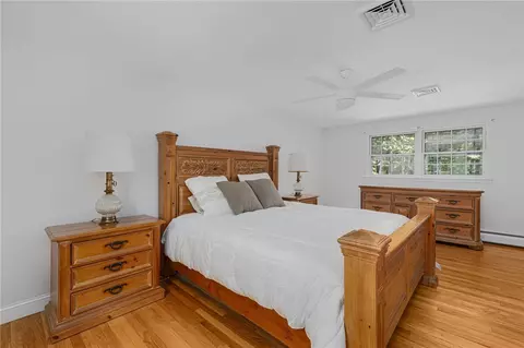 Bedroom - 7 Ledgemont Dr, Warwick, RI 02886 photo 2 of 6
