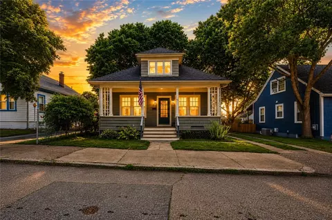 61 Nathanael Ave, Pawtucket, RI 02860
