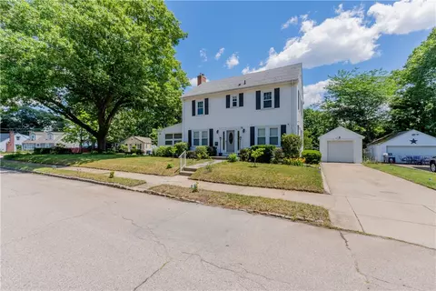 73 Western Promenade St, Cranston, RI 02905