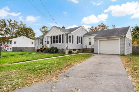 52 Merle St, Warwick, RI 02889