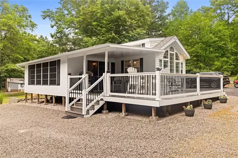 13 Newberry Ln, Richmond, RI 02832