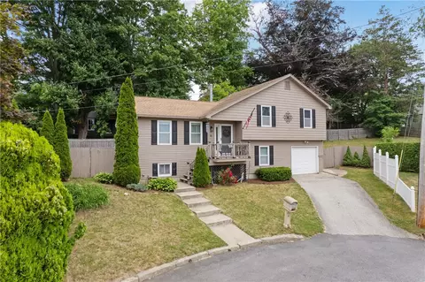 11 Damian Ct, North Providence, RI 02911