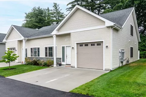 73 W Valley Cir, West Warwick, RI 02893