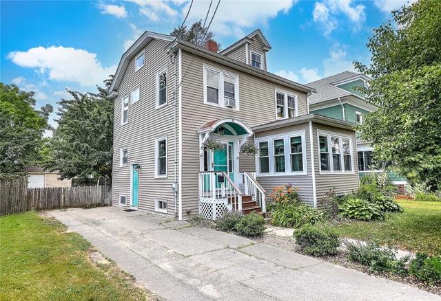 15 Bow St, Cranston, RI 02905