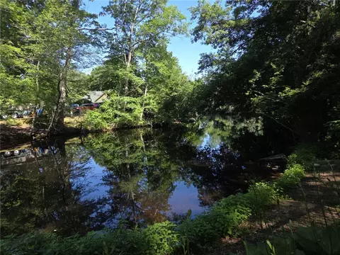 31 Lakeside Dr, Hope Valley, RI 02832
