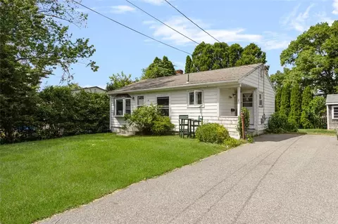 58 Springer Ave, Tiverton, RI 02878
