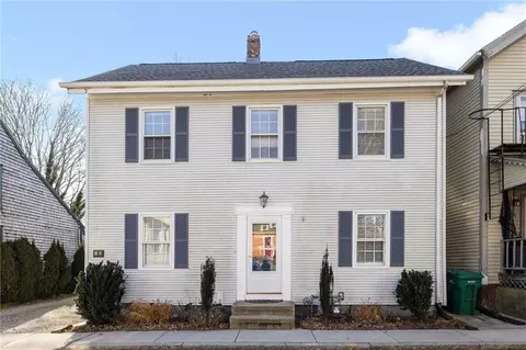 82 Burnside Ave, Newport, RI 02840