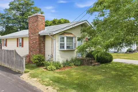 117 Fales Rd, Bristol, RI 02809