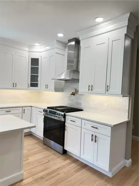 Kitchen - 5 Harmony Ln, Exeter, RI 02822 photo 2 of 4
