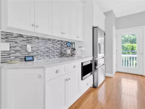 Kitchen - 7 Daisy Ln, Coventry, RI 02816 photo 3 of 5
