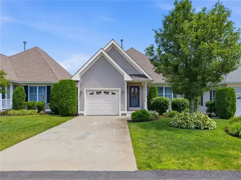 7 Daisy Ln, Coventry, RI 02816