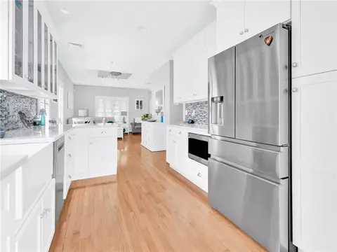 Entry Way - 7 Daisy Ln, Coventry, RI 02816 photo 1 of 2