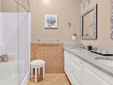 Bath - 7 Daisy Ln, Coventry, RI 02816 photo 2 of 4