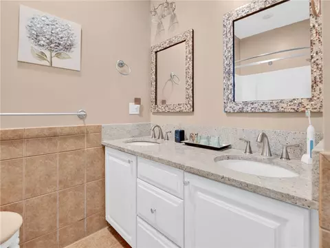 Bath - 7 Daisy Ln, Coventry, RI 02816 photo 3 of 4