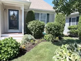 7 Daisy Ln, Coventry, RI 02816