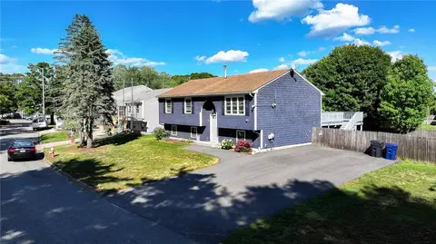 243 Warner Brook Dr, Warwick, RI 02889 photo 4