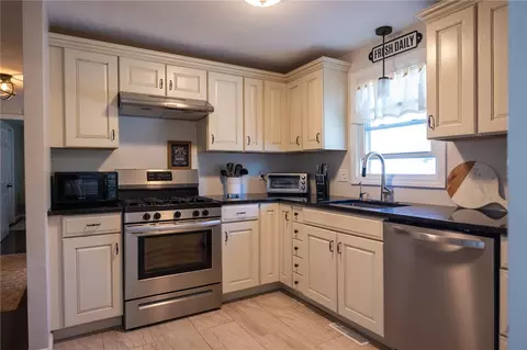 243 Warner Brook Dr, Warwick, RI 02889 photo 16