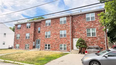 10 Saratoga Ave, Pawtucket, RI 02861