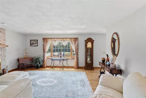 Living - 203 Tara Ln, Woonsocket, RI 02895 photo 4 of 5