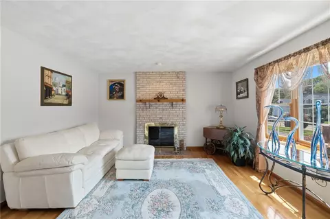 Living - 203 Tara Ln, Woonsocket, RI 02895 photo 2 of 5