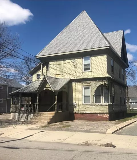 5 Nickerson St, Pawtucket, RI 02860
