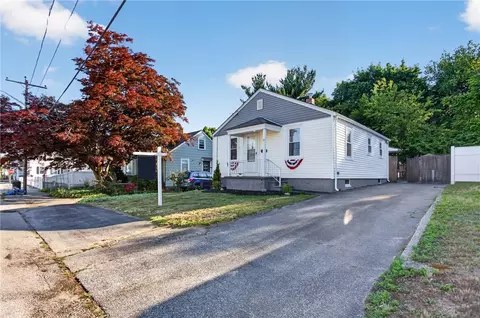 13 Delmont St, Johnston, RI 02919