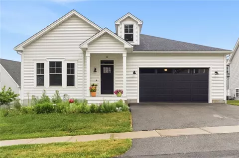 46 Somerset Cir, North Kingstown, RI 02852