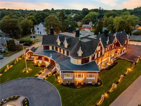 32 Lorraine St, Barrington, RI 02806