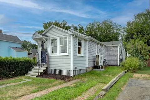 12 Atlantic Ave, Portsmouth, RI 02871