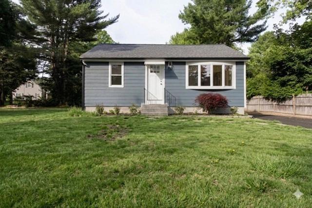 19 Nadeau Dr, Wrentham, MA 02093