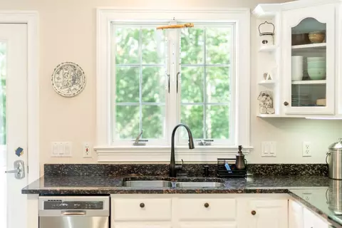 Kitchen - 11 Sylvan Ln, Westerly, RI 02891 photo 4 of 5