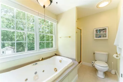 Bath - 11 Sylvan Ln, Westerly, RI 02891 photo 5 of 6