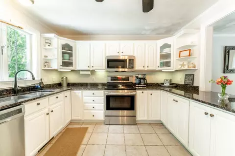 Kitchen - 11 Sylvan Ln, Westerly, RI 02891 photo 2 of 5