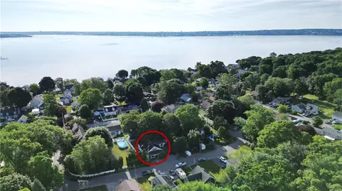 25 Fried Ave, Bristol, RI 02809