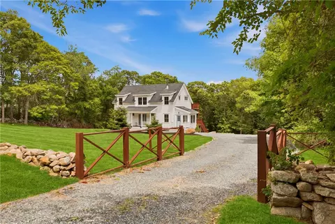 26 Old Stone Church Rd, Little Compton, RI 02837