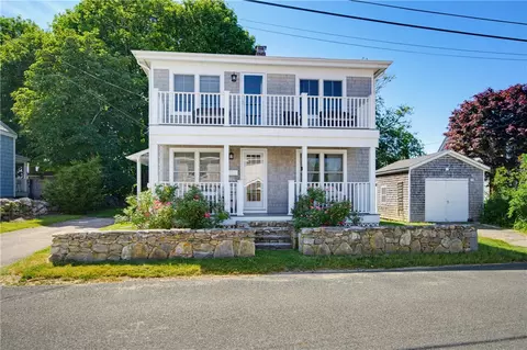 17 Rose Ct, Narragansett, RI 02882