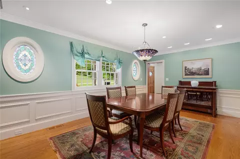 Dining - 19 Ledge Rd, Bristol, RI 02809 photo 1 of 3