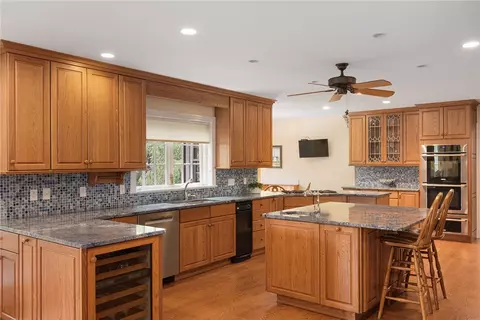 Kitchen - 19 Ledge Rd, Bristol, RI 02809 photo 2 of 5