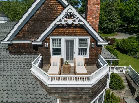 Exterior - 19 Ledge Rd, Bristol, RI 02809 photo 5 of 7