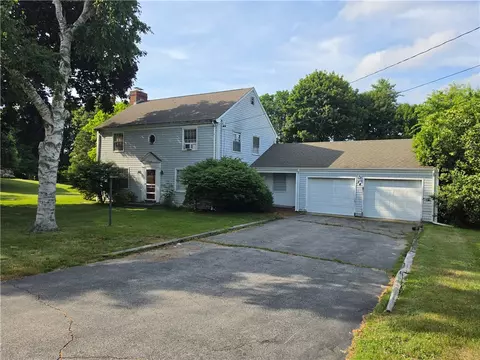 24 Hargraves Dr, Portsmouth, RI 02871