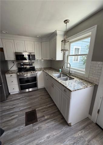 2 Prescott Pl, Newport, RI 02840