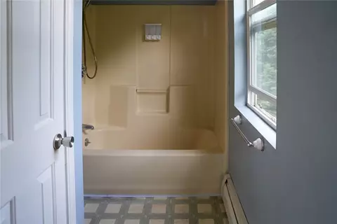 Bath - 10 Scott Ct, Warren, RI 02885 photo 2 of 2