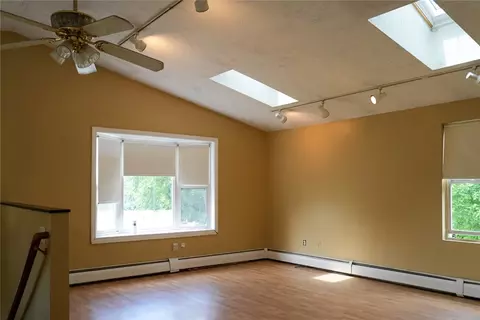 Living - 10 Scott Ct, Warren, RI 02885 photo 5 of 6