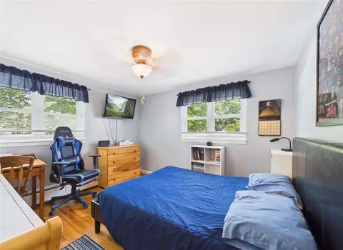 Bedroom - 185 Vineyard Rd, Warwick, RI 02889 photo 3 of 3