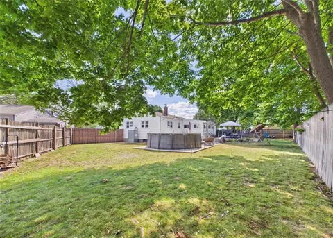 Exterior - 185 Vineyard Rd, Warwick, RI 02889 photo 3 of 4