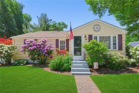25 Hunter Dr, Cumberland, RI 02864