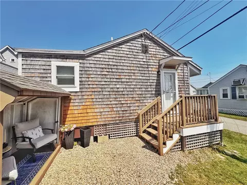 854 Matunuck Beach Rd, South Kingstown, RI 02879
