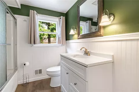 Bath - 142 Adrian St, Warwick, RI 02886 photo 2 of 3